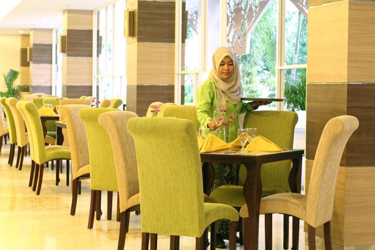 Lorin Syariah Solo Hotel Exterior foto