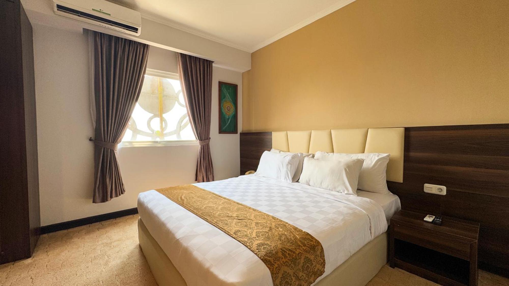 Lorin Syariah Solo Hotel Exterior foto