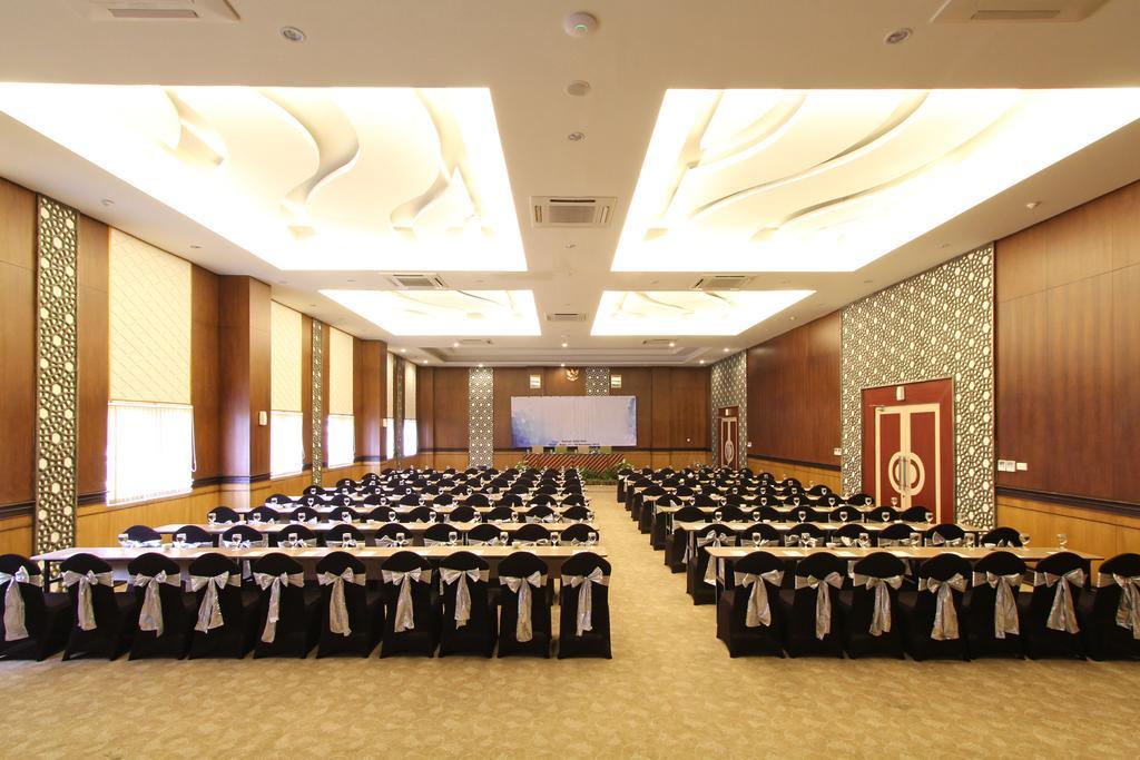 Lorin Syariah Solo Hotel Exterior foto
