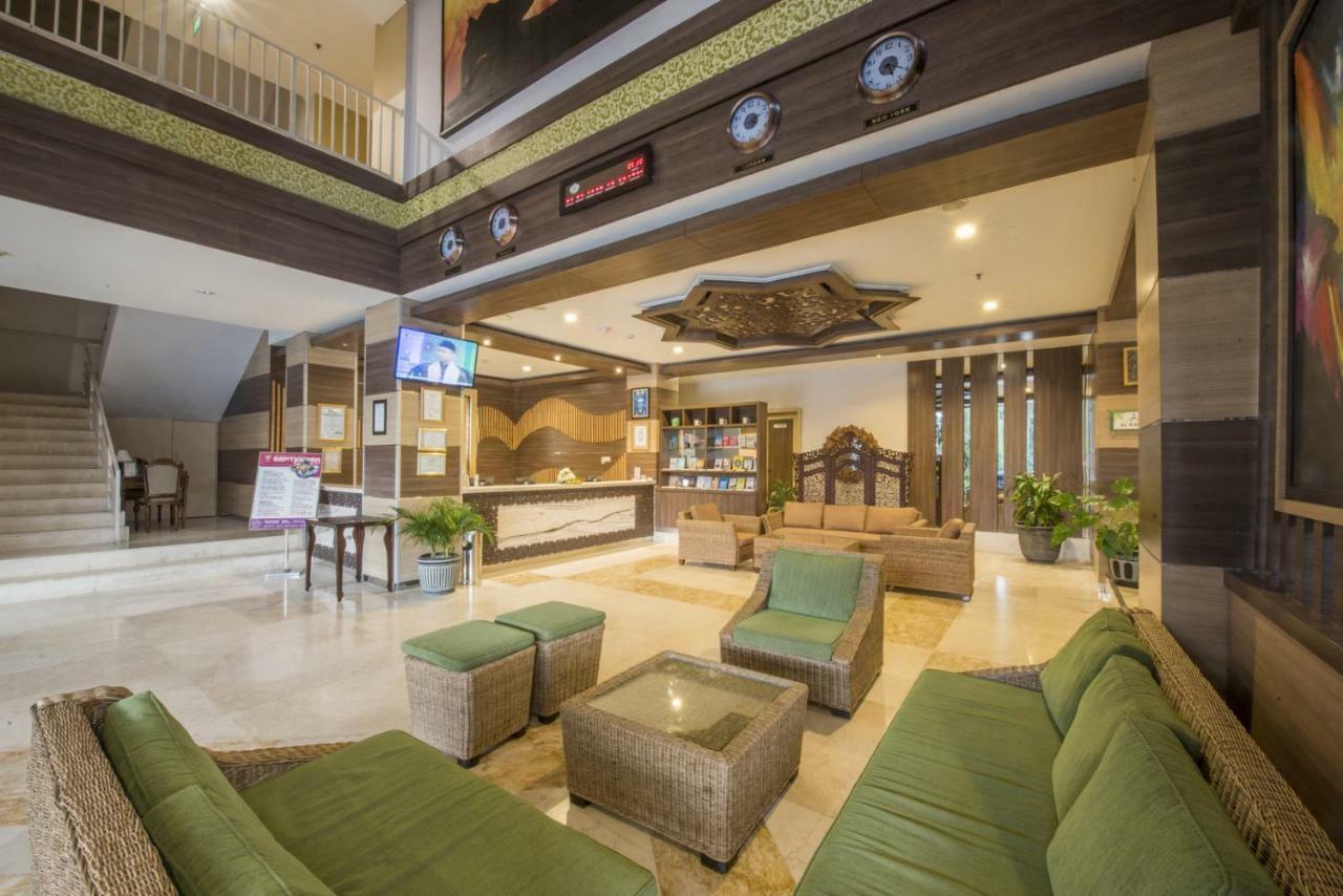 Lorin Syariah Solo Hotel Exterior foto